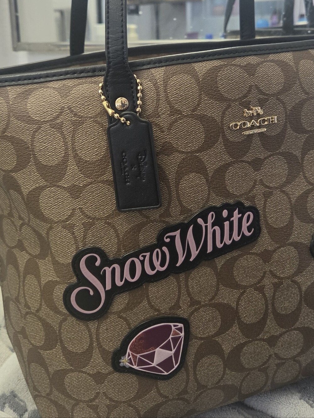 Coach X DISNEY Collab Limited Edition Snow White City Zip Tote Signature Canvas - Picture 7 of 16